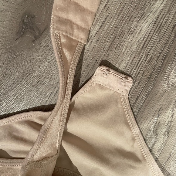 Nude tummy control body suit (I’d classify the size as xs) - Picture 9 of 10